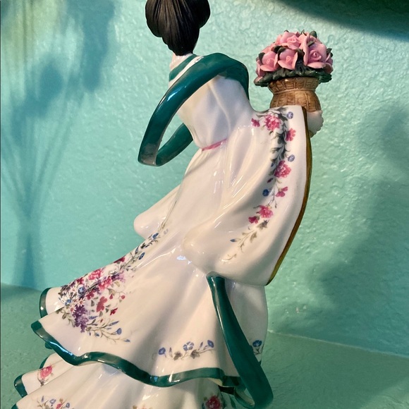 The Rose Princess by Lena Liu - Picture 3 of 8